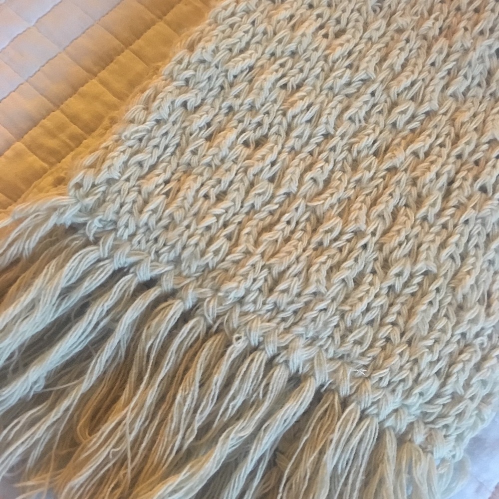 Cream scarf - Picture 2 of 2